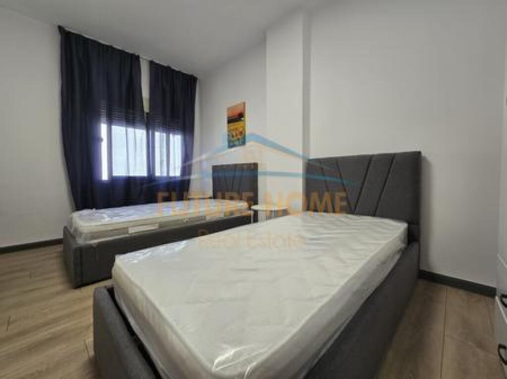 Shitet, Apartament 2+1, Komuna e Parisit