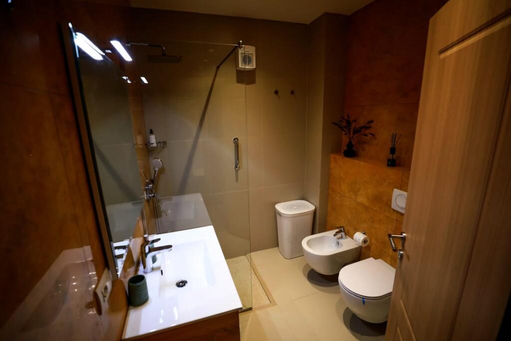APARTAMENT 2+1 PER QERA TEK SHALLVARET!