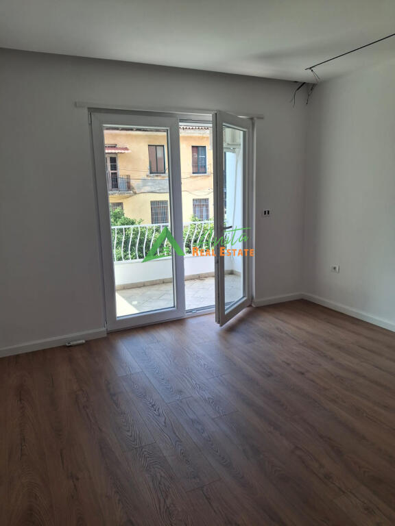 Villa su 2 Piani in Affitto – Via Elbasani