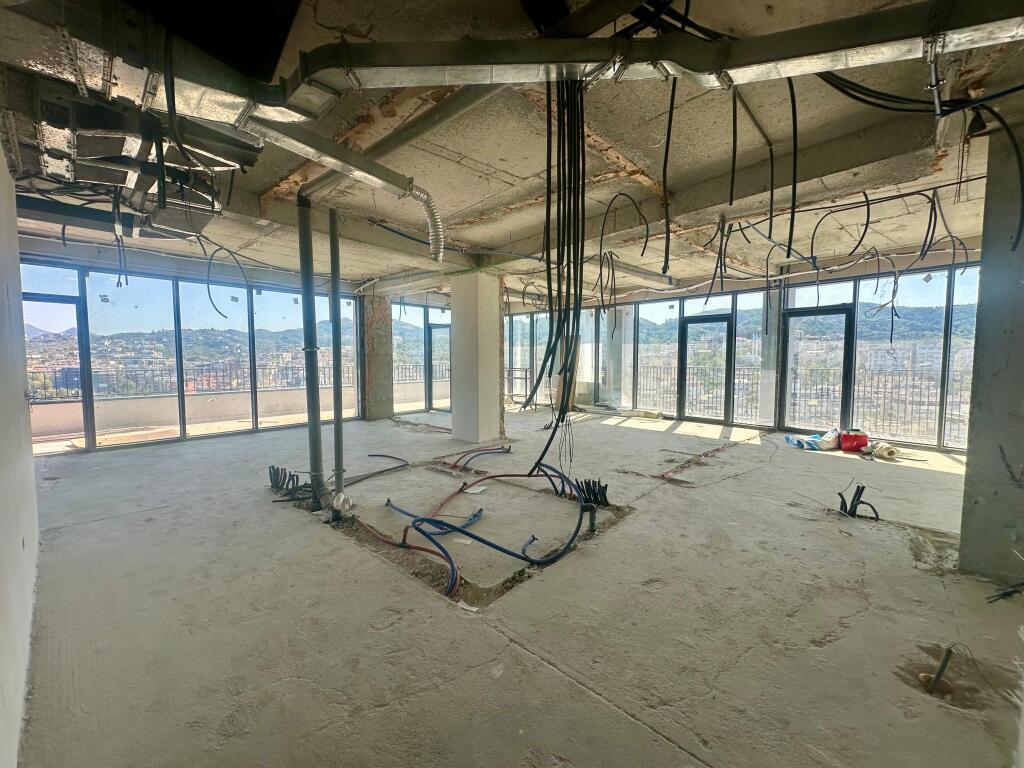 Locale Commerciale in Affitto. 📍 Lake View Residence
