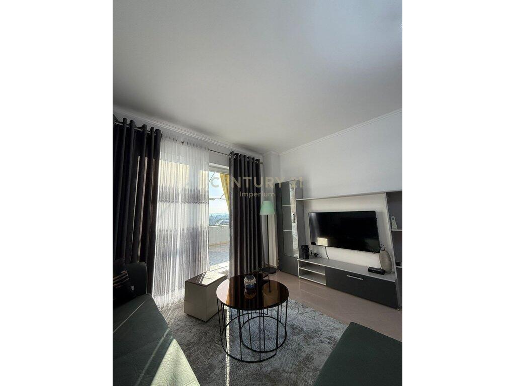 Apartament 2+1 me Verandë të Madhe në Rrugën "5 Maj", pranë Shkollës "Tirana Jonë" 650 € /Muaj