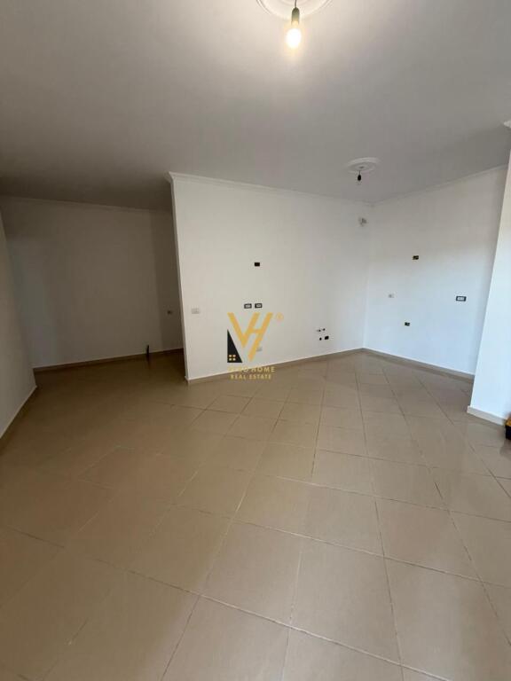 APPARTAMENTO 2+1+2 IN VENDITA A FIER  8.800.000 LEKE