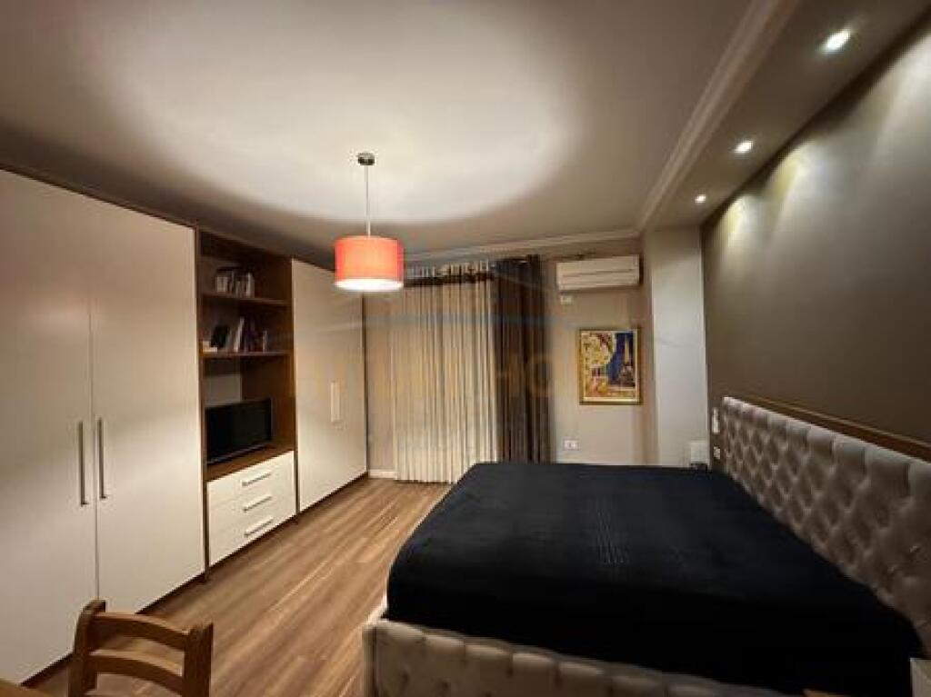 Qera, Apartament 2+1+2+Post Parkimi, Unaza e Re, Tiranë.