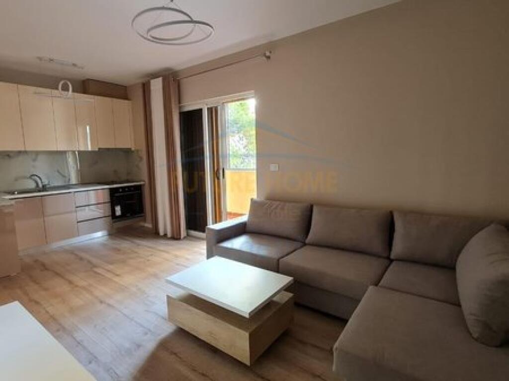 In vendita, Appartamento 1+1, Komuna e Parisit, Tirana.