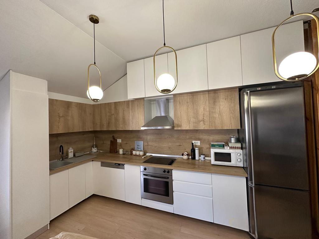 Apartament 1+1 Per Qira Ne Komunen E Parisit!