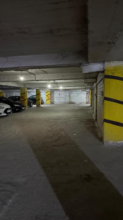 Posto auto di 18 m2 in vendita a 21 Dhjetori