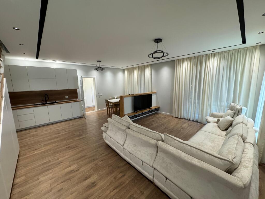 Affitto, Villa 📍 Via Dalip Topi, Kodra e Priftit🏷️Prezzo 1000 euro al mese