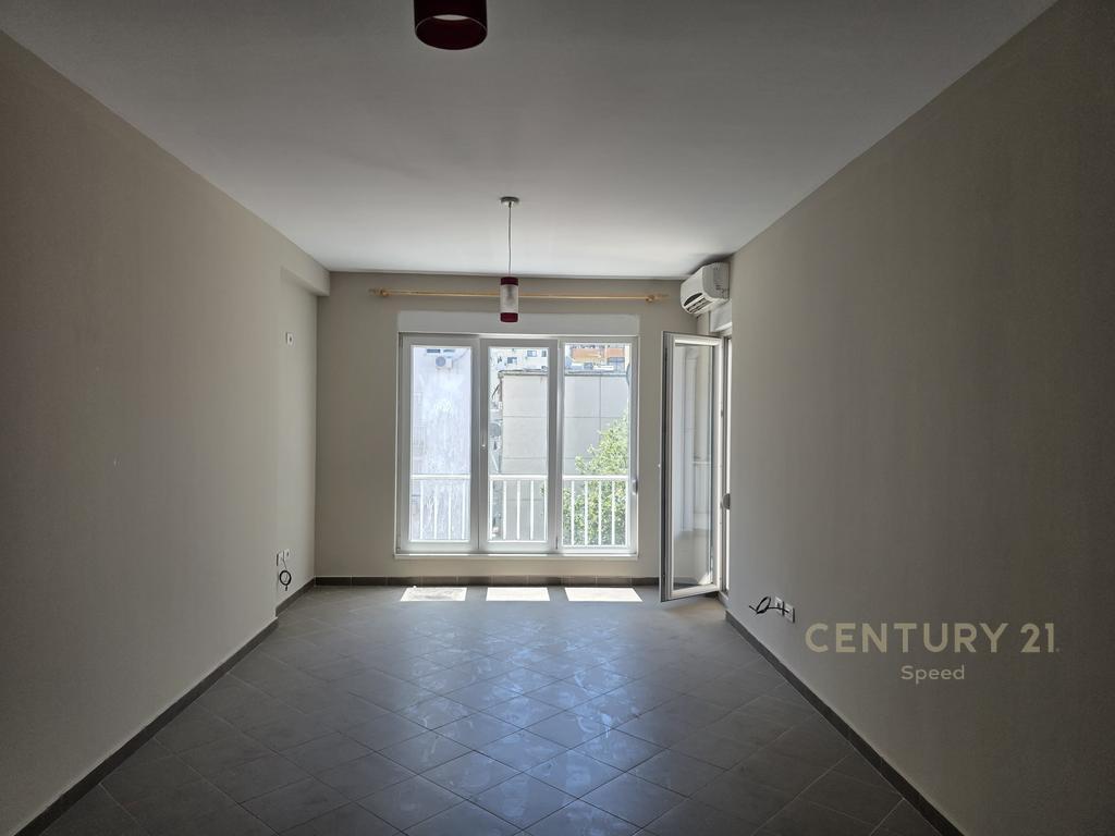 VENDIAMO APPARTAMENTO 1+1 PRESSO IL COMPLESSO MAGNET; VIA FROSINA PLAKU 155.000 €
