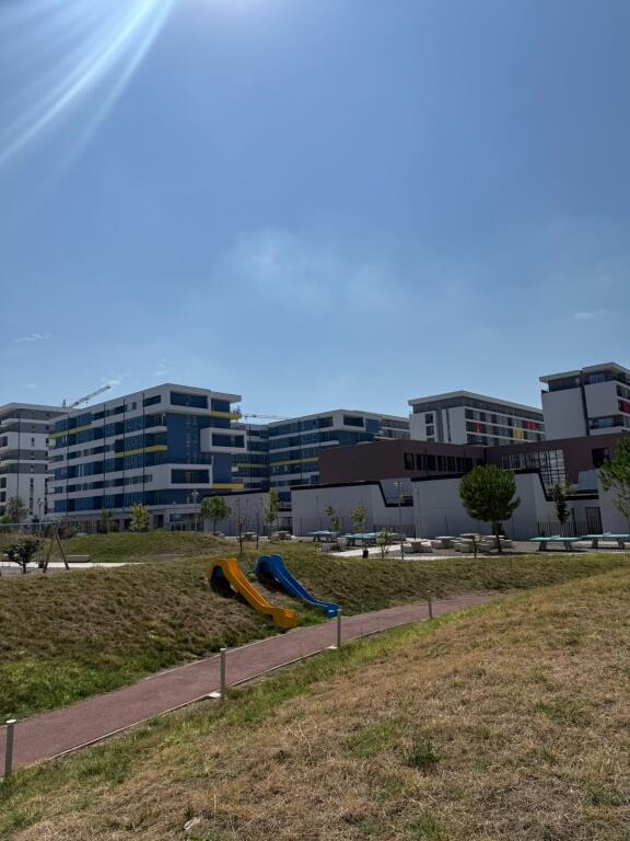 Shitet apartament 2+1 , Rezidenca Univers City