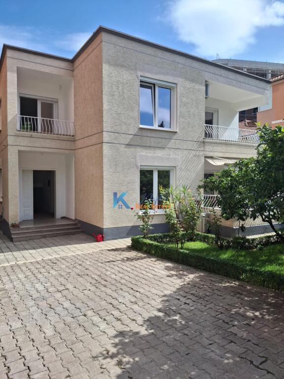 Villa su 2 Piani in Affitto – Via Elbasani, Tirana