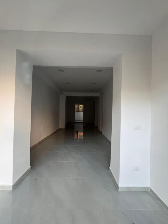 DYQAN ME QERA 80 M2 21 DHJETORI 1.700 EURO