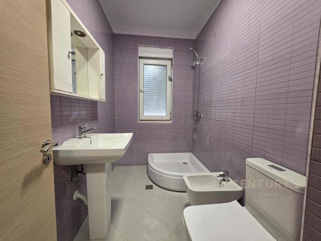 VENDIAMO APPARTAMENTO 1+1 PRESSO IL COMPLESSO MAGNET; VIA FROSINA PLAKU 155.000 €