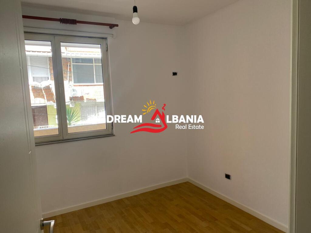 Apartament 2+1 me qera te rruga Tefta Tashko Koco prane shkolles Ismail Qemali (ID 42215367).