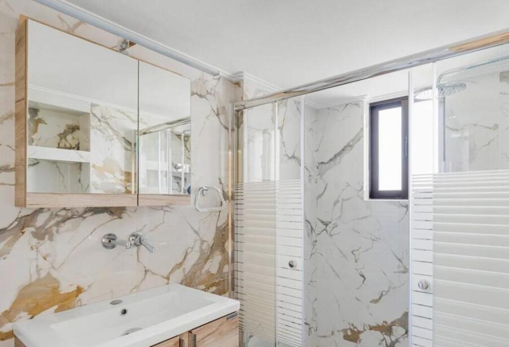 Apartament Me Qera 3+1+2+Post Parkimi tek Liqeni i Thate (ID B230125) Tirane