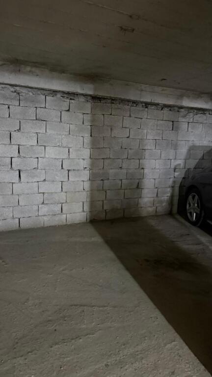 Posto auto di 18 m2 in vendita a 21 Dhjetori