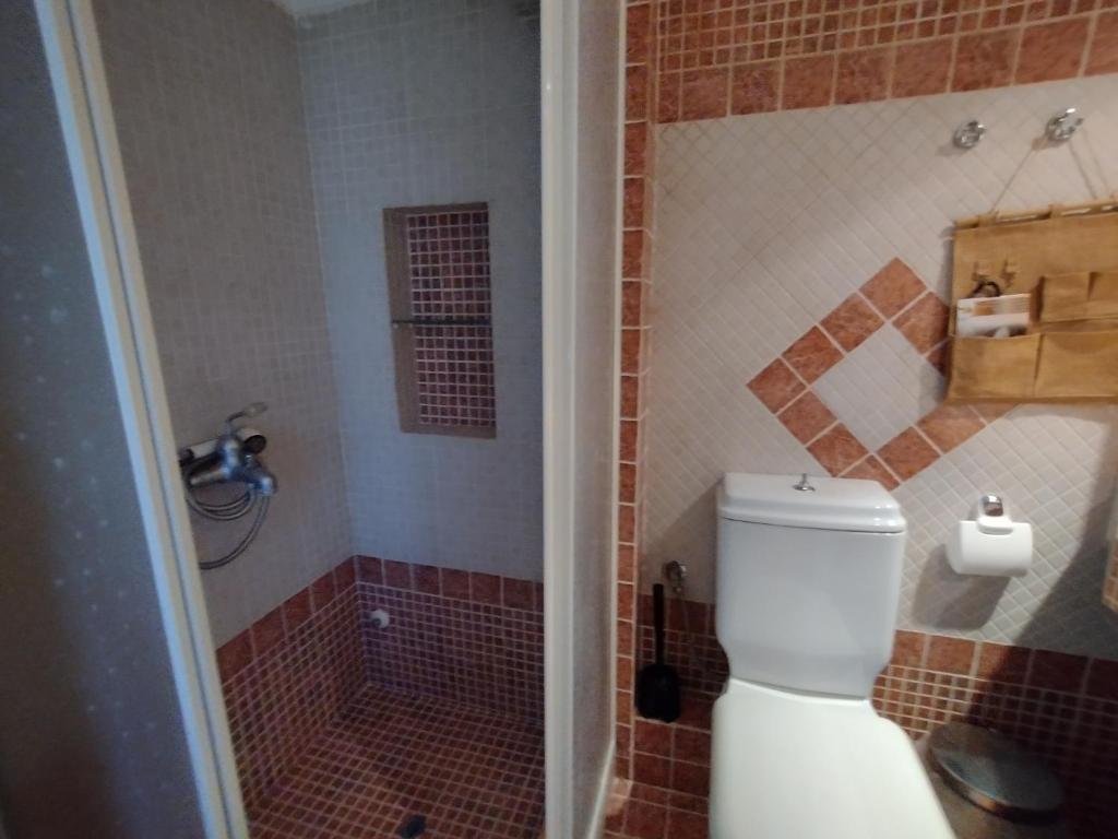 Apartament Me Qera 2+1 Tek Shallvaret (ID B221257) Tirane