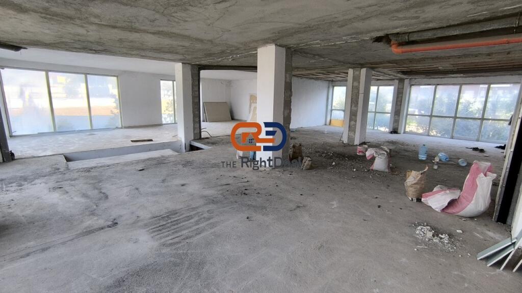 Prane Bulevardit Te Ri, Jepet Me Qira Ambient Per Aktivitete Te Ndryshme !!