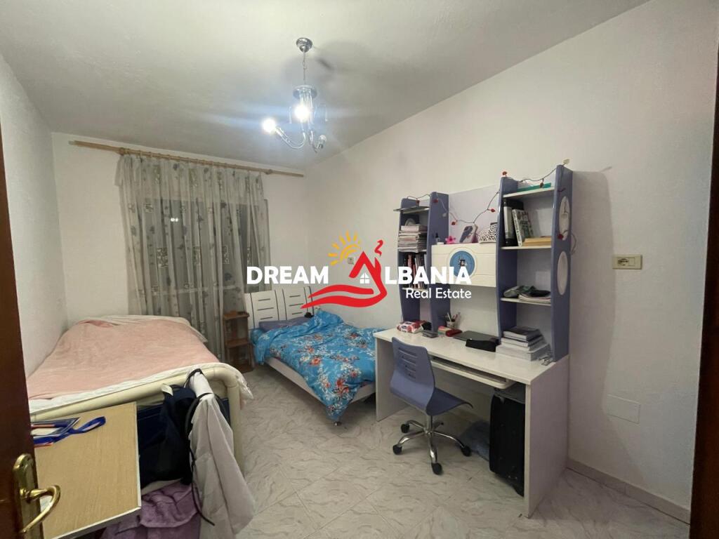 Appartamento 2+1 in Vendita in Rruga e Dibres, vicino alla Scuola Bashkuar a Tirana (ID 4129498)