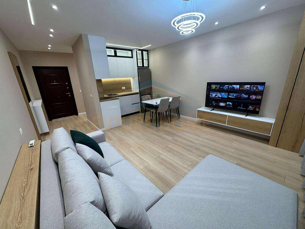 Shitet apartament 2+1+depo Myslym Shyri