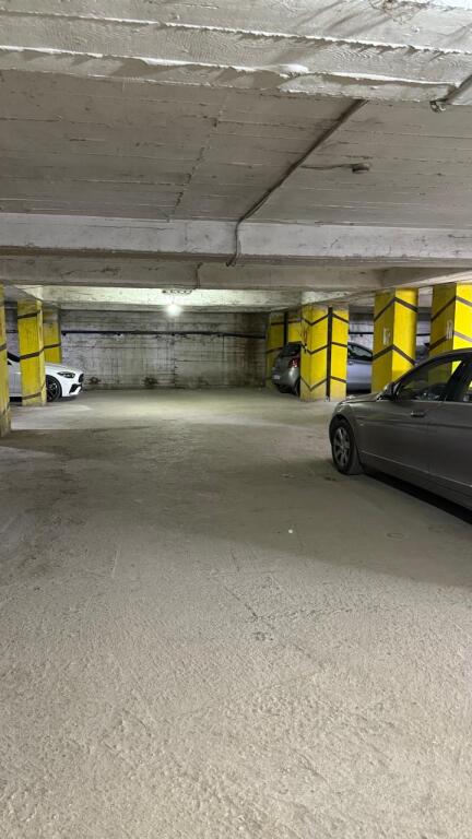 Posto auto di 18 m2 in vendita a 21 Dhjetori