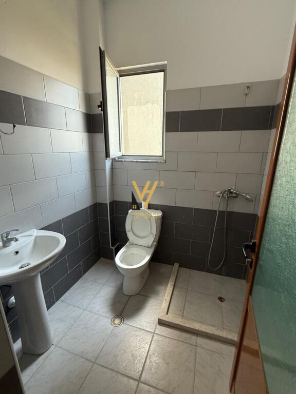 APPARTAMENTO 2+1+2 IN VENDITA A FIER  8.800.000 LEKE