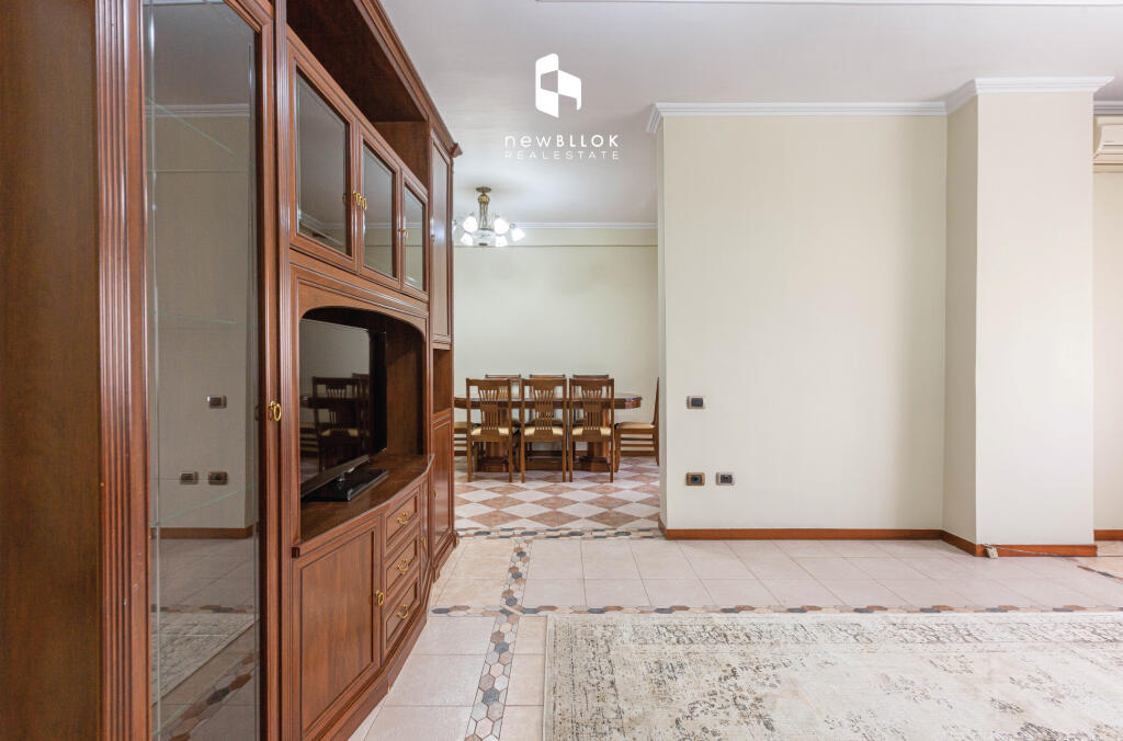 Tirane, appartamento 3+1 in vendita al 3° piano, 146 m² 295.000 € (St Trenit Bulevardi Zogu 1)
