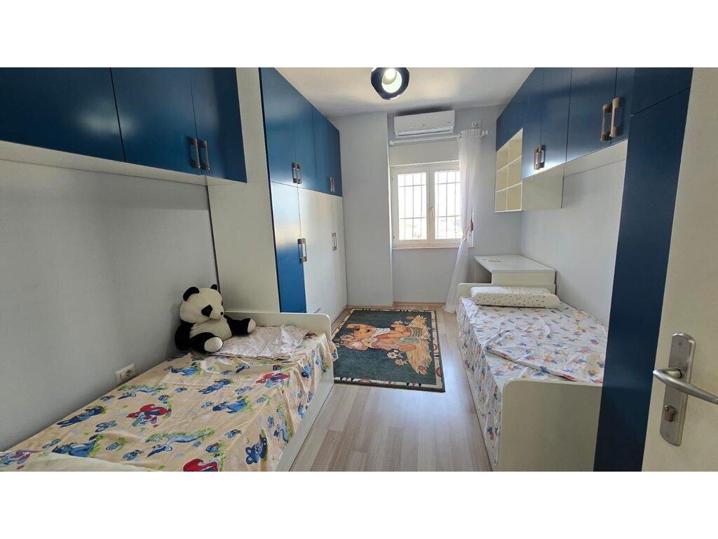In affitto appartamento 2+1 al 9° piano vicino alla statua di Skenderbej 1.200 € /Mese