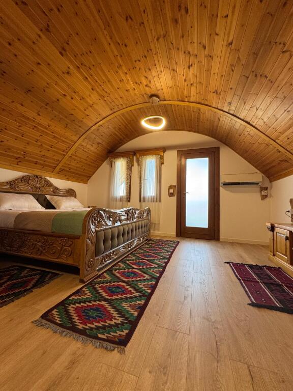 Jepet apartament me qira tek Marteniteti i Ri