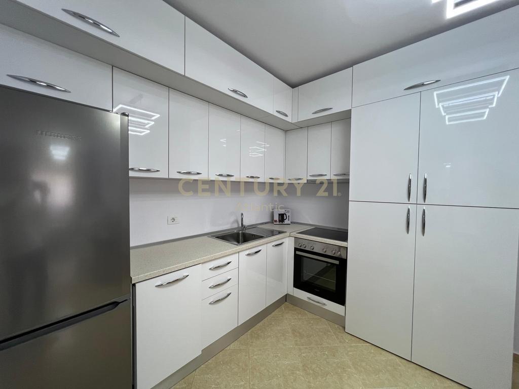APARTAMENT PER QERA TEK KOMPLEKSI EKA NE PLAZH 2+1+2 T NJE DEPO DHE 3 BALLKONE DURRES !