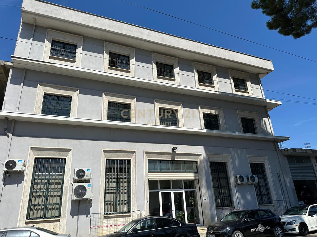 LOCALE COMMERCIALE IN AFFITTO A LAPRAKE VIA DRITAN HOXHA! 6.000 € /Mese