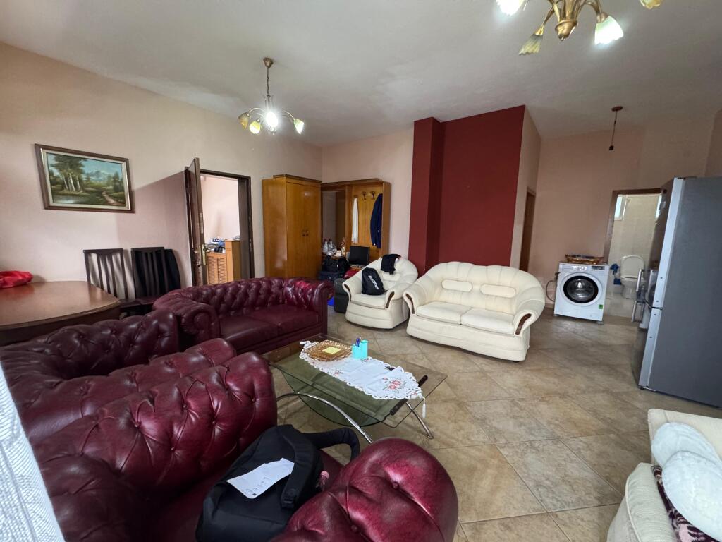 ✨ Shitet Apartament 2+1 në Zemër të Tiranës! ✨ 📍 Alidem, pranë Tregut të Ri Elektrik💰 Çmimi: 140 milion lekë