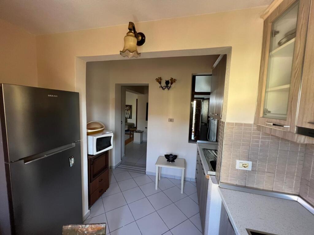 📣 AFFITTO Appartamento 1+1 📍 Medreseja 🛣️ Via "Dibres" ✨   🏢 Costruzione Esistente  🪜 3° Piano (Senza Ascensore)  🛋️ Arredato   💶 Prezzo 450 euro non trattabile