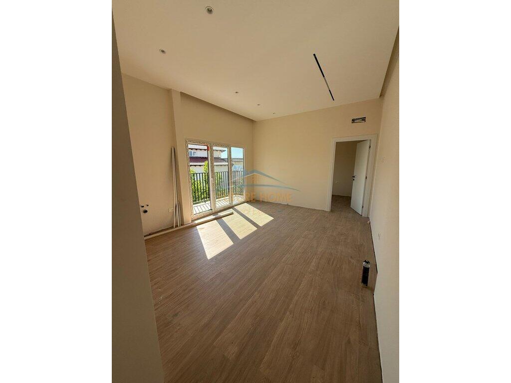 Shitet Apartament 1+1, Ali Dem