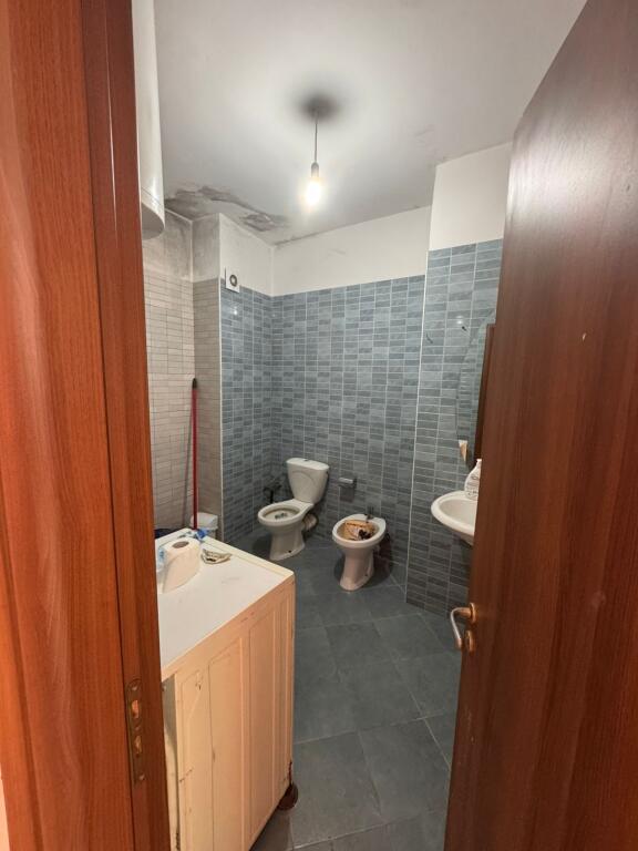 Jeoet me qera apartament ne astir tek artisti 2+1+2+ballkon
