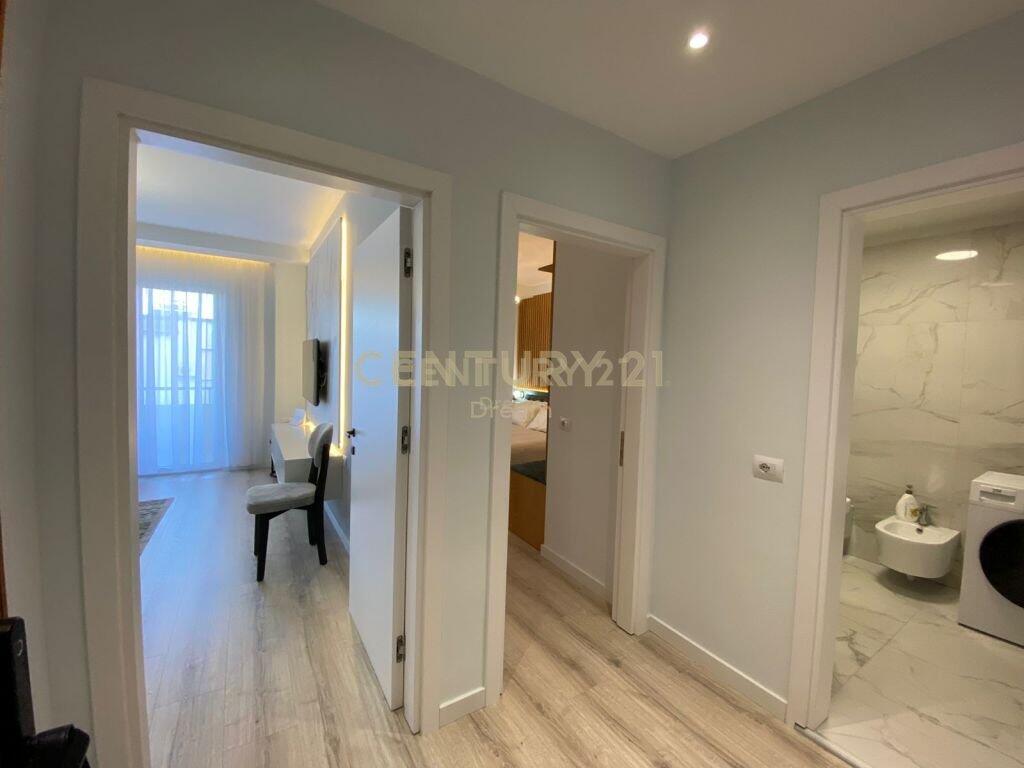 APARTAMENT 1+1 ME QIRA PRANE KESH TEK VASIL SHANTO