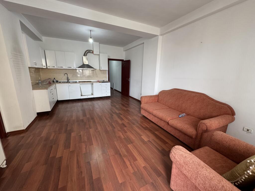 Qera Apartament 2+1+2  Pjeserisht e mobiluar  Kati 3,pallat me ashensor  Astir prane bar artistit  Cmimi 250€ kontrate max deri ne fund te korrikut