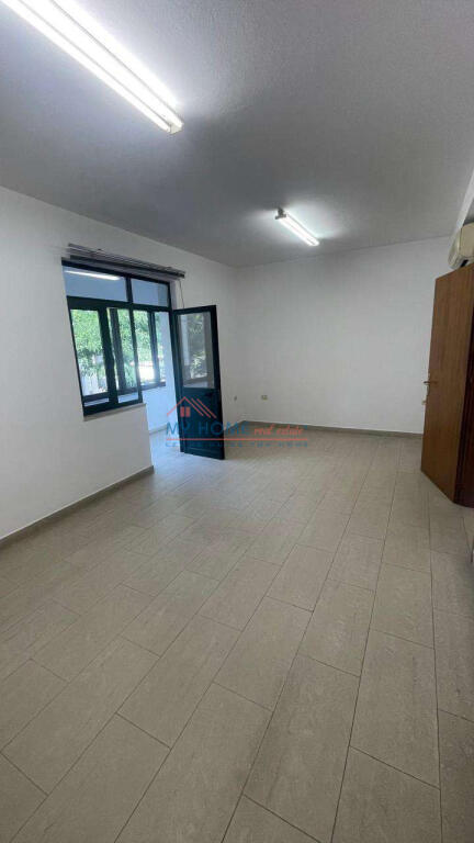 Ufficio in affitto a Brryli Tirane