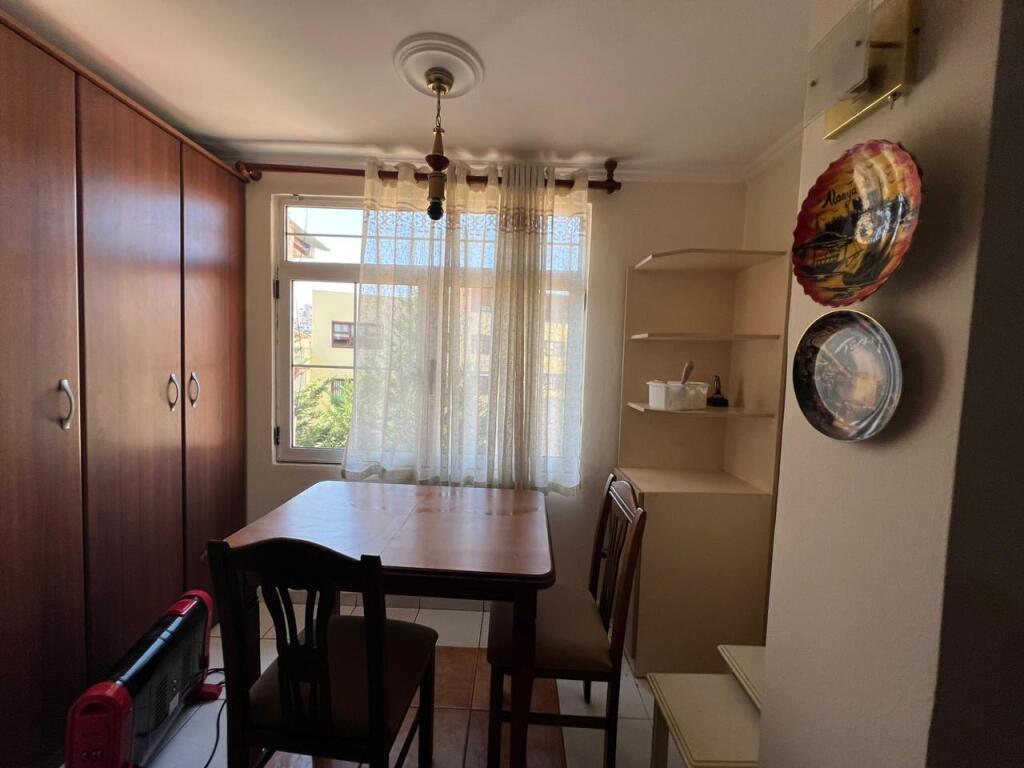 📣 AFFITTO Appartamento 1+1 📍 Medreseja 🛣️ Via "Dibres" ✨   🏢 Costruzione Esistente  🪜 3° Piano (Senza Ascensore)  🛋️ Arredato   💶 Prezzo 450 euro non trattabile