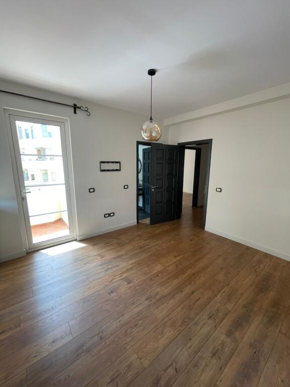 Apartament me qera Komuna e Parisit