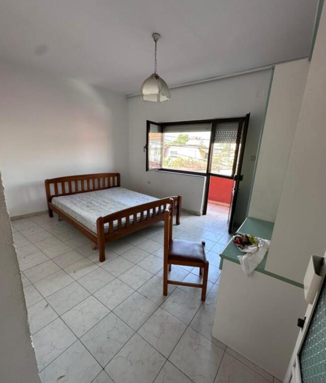 AFFITTASI CASA 2+1- SCUOLA ROSSA,