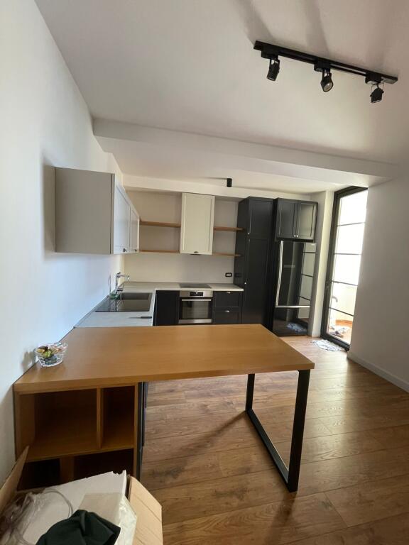 Apartament me qera Komuna e Parisit