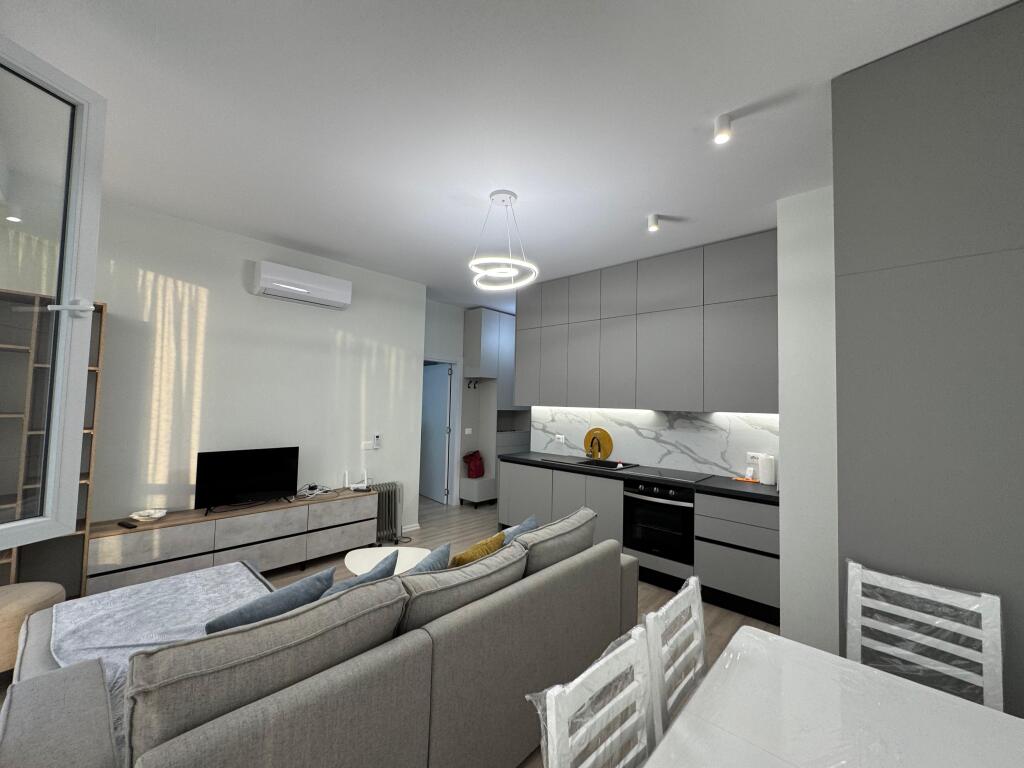 ✨ Apartament me qira – 1+1 + ballkon + parkim ✨ 
 📍 Rr. Riza Cerova, kryqëzimi me Rr. 4 Dëshmorët