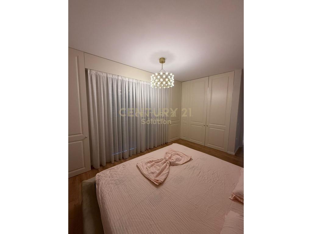 JEPET PER QIRA APARTAMENT 2+1+ POST PARKIMI TEK KOMPLEKSI STAR !