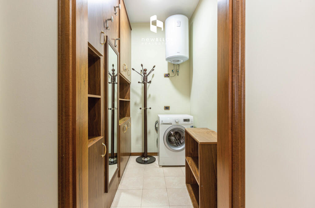 Tirane, appartamento 3+1 in vendita al 3° piano, 146 m² 295.000 € (St Trenit Bulevardi Zogu 1)
