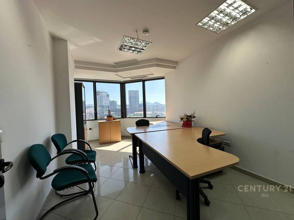 Office Space 456 m² at the Twin Towers!