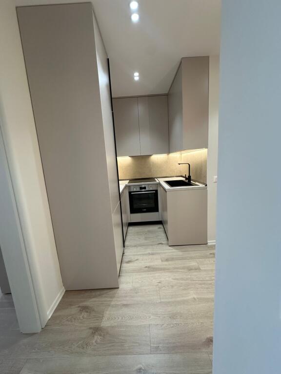 Shitet Super Apartament 2+1 i sapo arreduar te 21 dhjetori.
