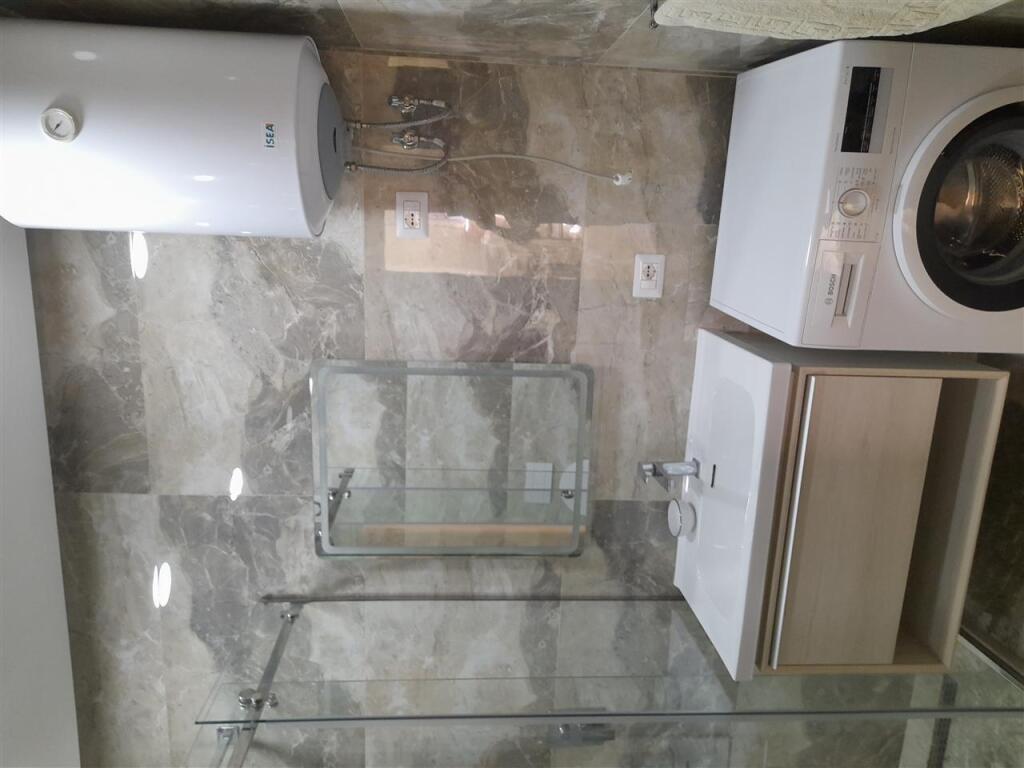 AFFITTASI 2+1+2 FRESKU PASTICCERIA MELISA 520 EURO