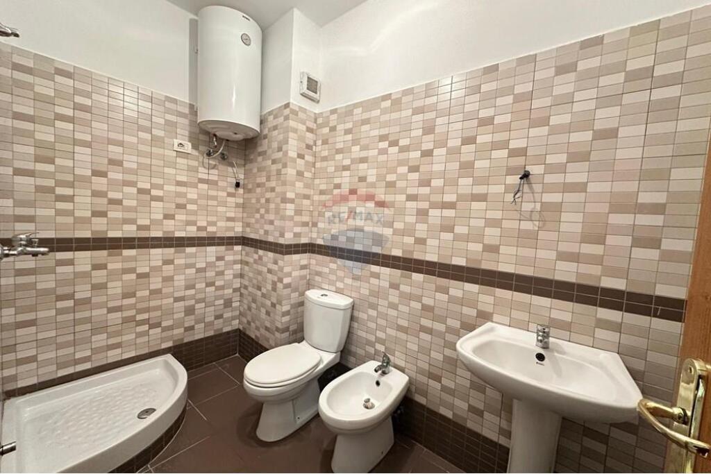 Apartment 2+1+2 near Partizani High School!