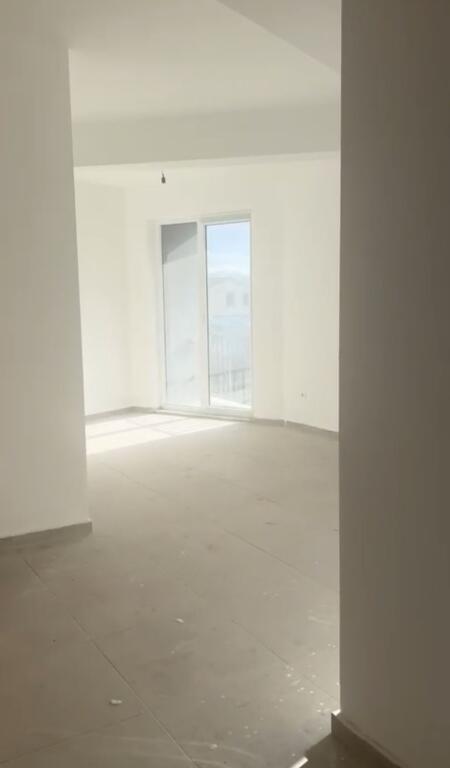 Appartamento 1+1 in affitto Via 5 Maj, edifici del municipio  Prezzo: 350 mila leke