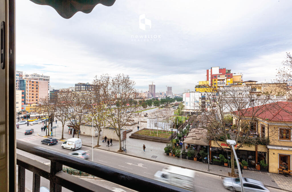 Tirane, appartamento 3+1 in vendita al 3° piano, 146 m² 295.000 € (St Trenit Bulevardi Zogu 1)
